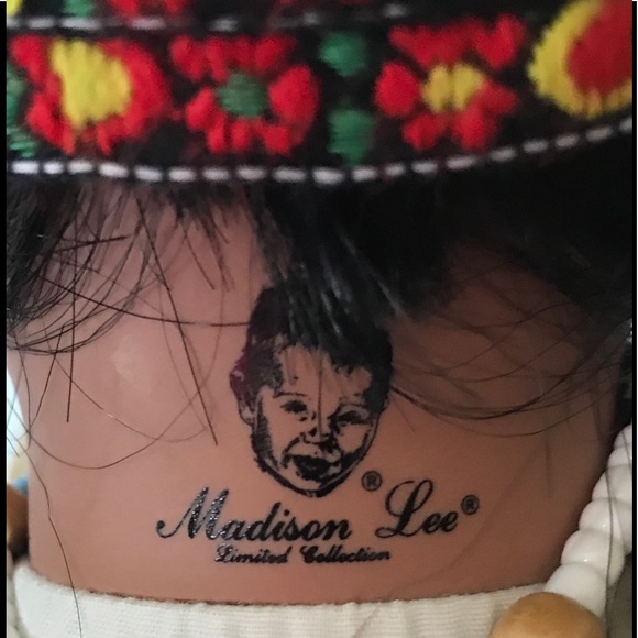 Duck House “Native American” Heirloom Dolls “MAKAYLA” - Picture 5 of 9